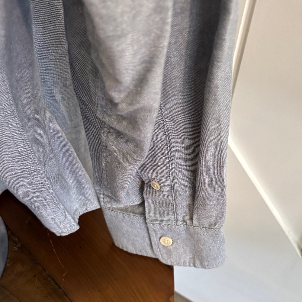 Old Navy Light Gray Casual Button-Down Shirt $5 sale - Picture 4 of 4